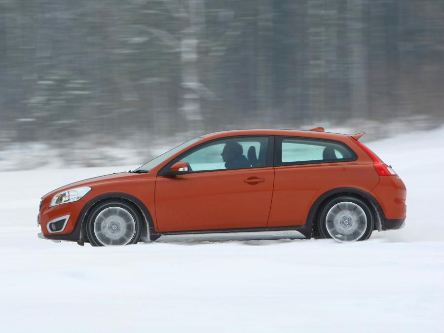  Volvo C30 2 0D 2010 года  (UK) (фото 8 из 16)